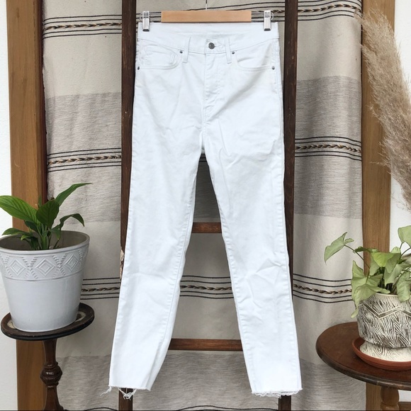 Levi's Denim - NWOT White Levi’s Crop Jeans